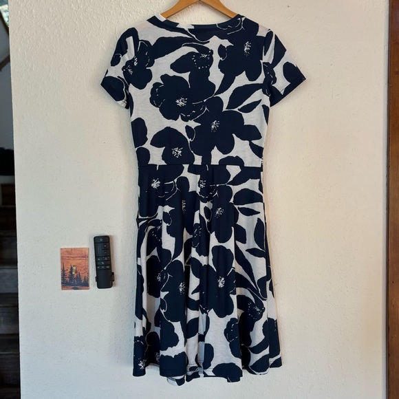Elegant Navy and White Floral Midi Dress - Picture 2 of 5